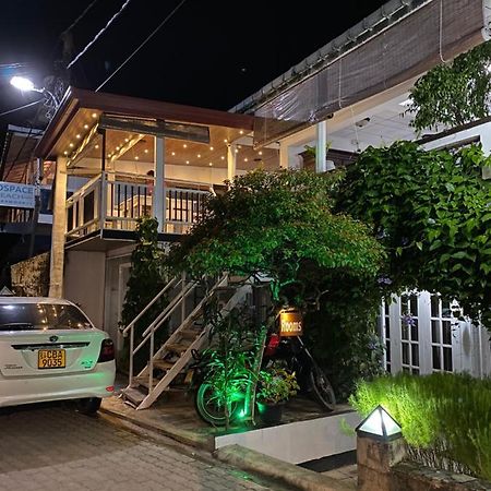 Beach Walk Hotel Unawatuna Esterno foto