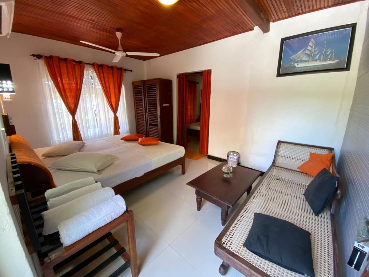 Beach Walk Hotel Unawatuna Esterno foto