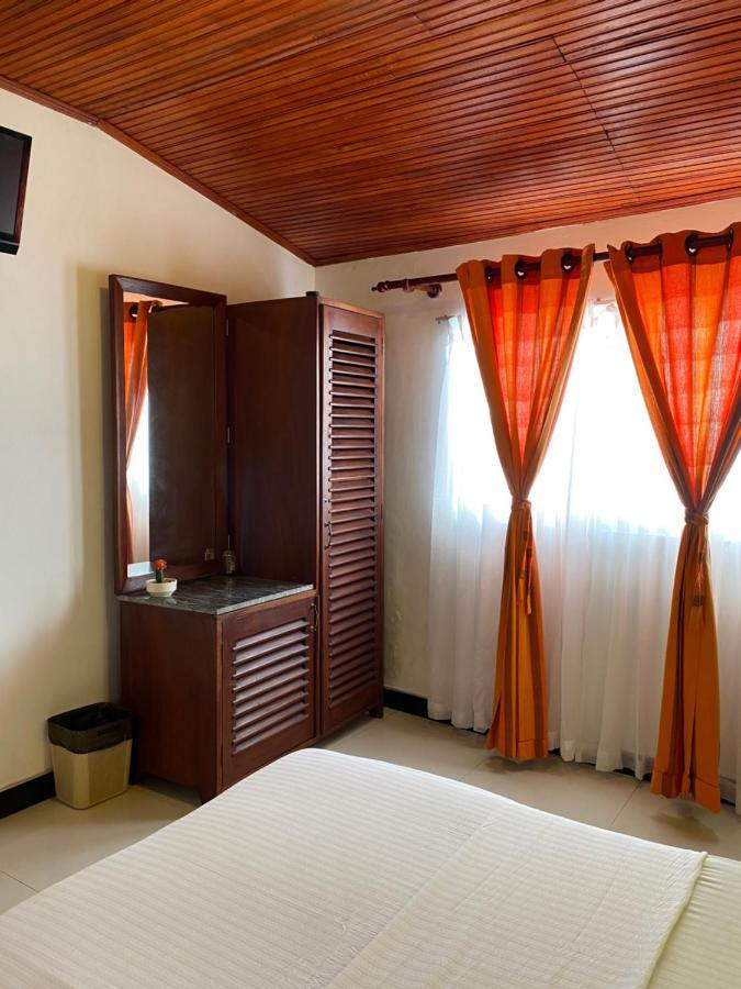 Beach Walk Hotel Unawatuna Esterno foto
