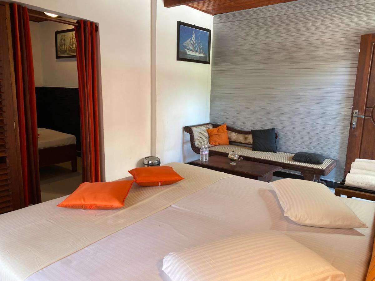 Beach Walk Hotel Unawatuna Esterno foto