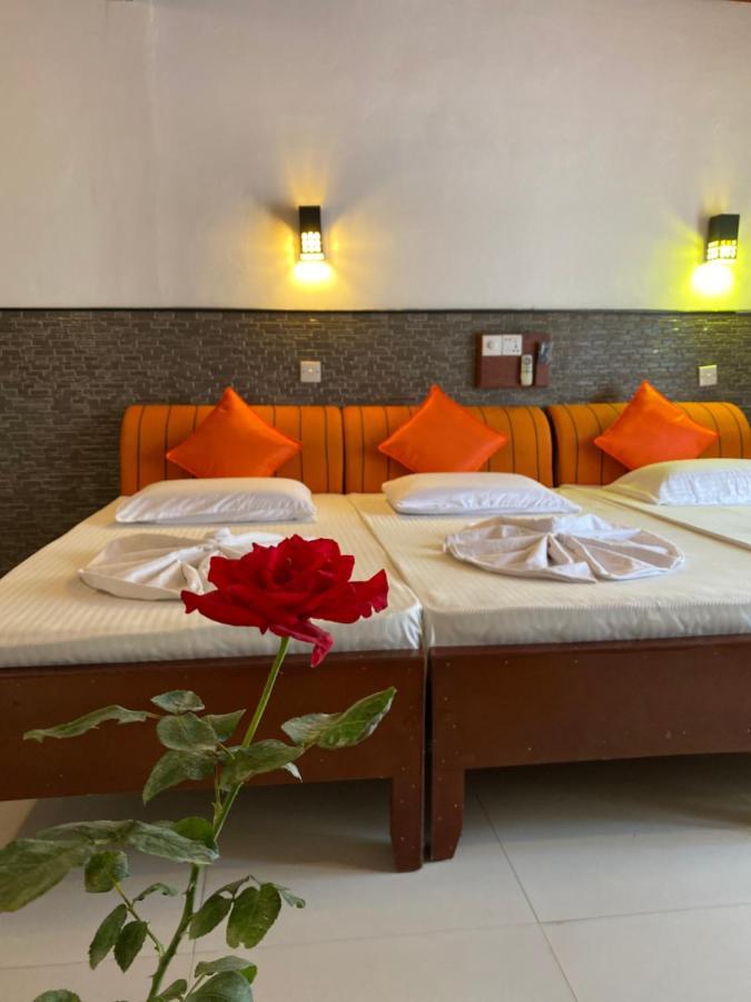 Beach Walk Hotel Unawatuna Esterno foto